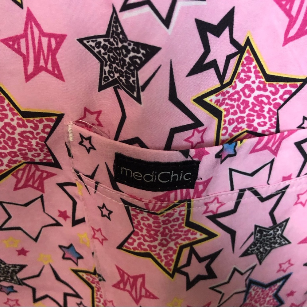NWT mediChic Pink Star Print Short Sleeve scrub top - Picture 4 of 10